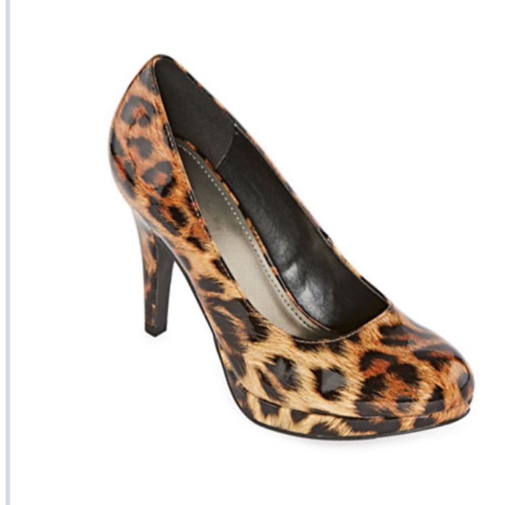 NWT - Animal print stilettos, size 7.5